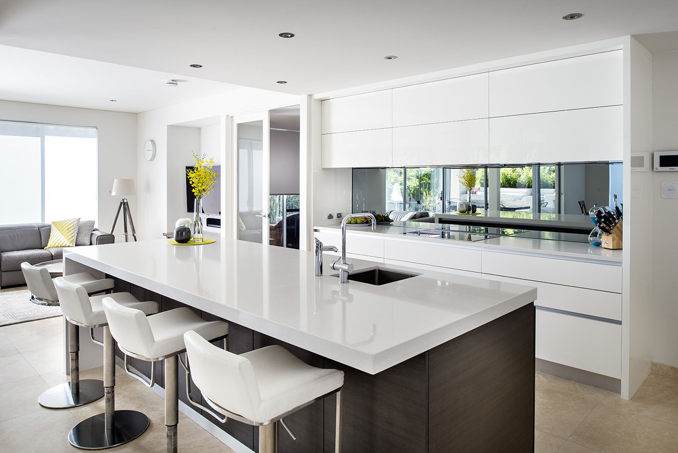 Modern White Matte Lacquer Kitchen Cabinet