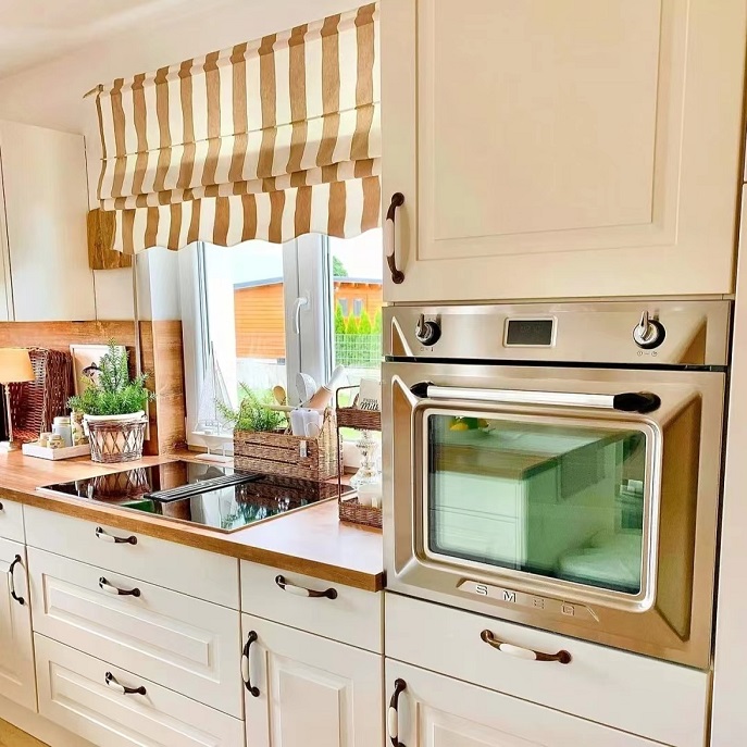 White Shaker style Rustic Kitchen Cabinets