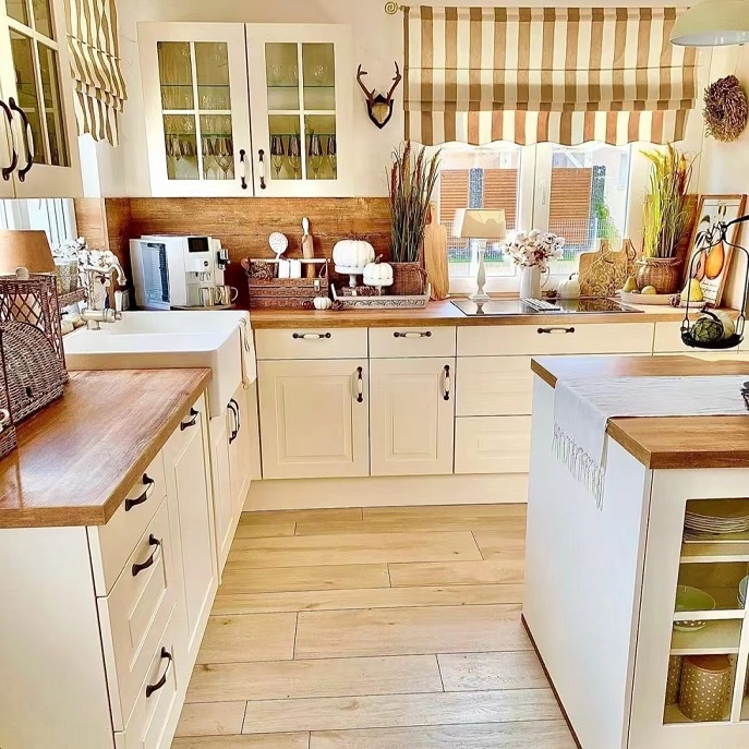 White Shaker style Rustic Kitchen Cabinets