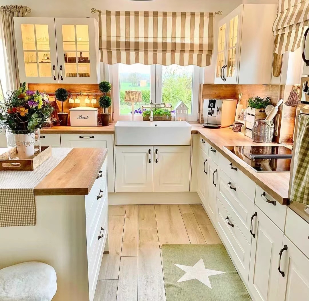 White Shaker style Rustic Kitchen Cabinets