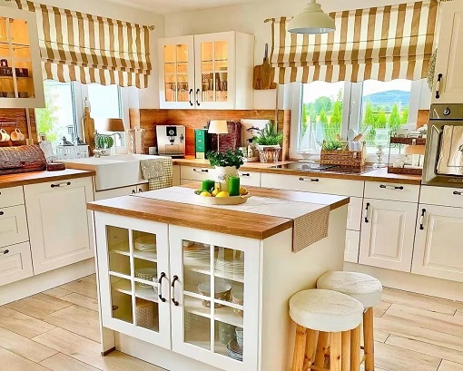 White Shaker style Rustic Kitchen Cabinets