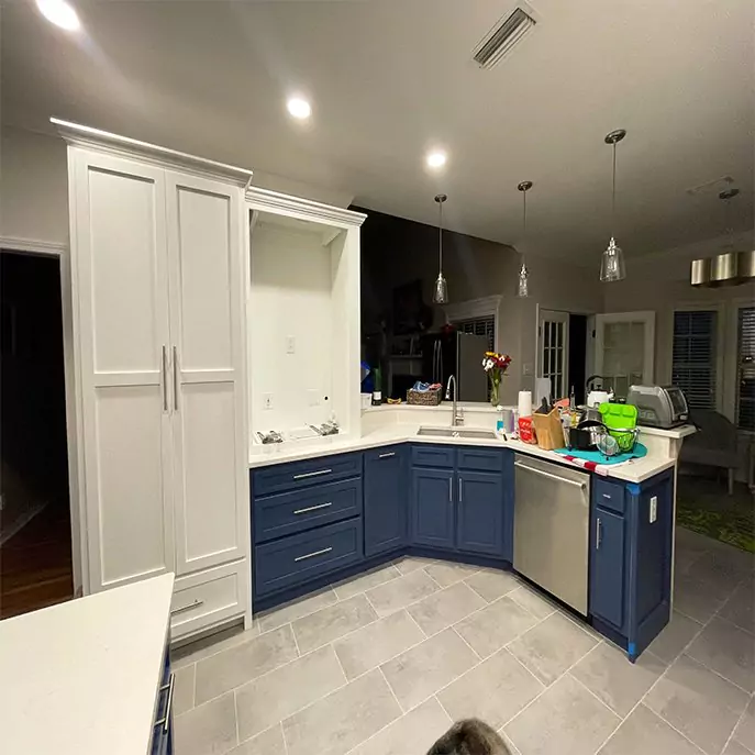 Navy bule and white color mix and match color shaker style door kitchen cabinets